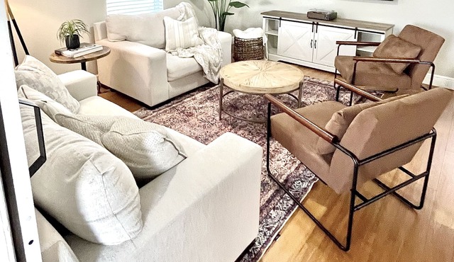 “1933” Sleeps 6, King Beds, Spacious, 5 min walk to downtown Mt. Dora