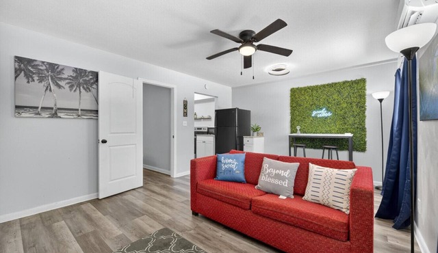 1Bed/1Bath Condo with Dog Park & Grill