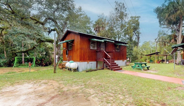 1BR Riverfront w/Views, Canoe, Grill & Fire Pit