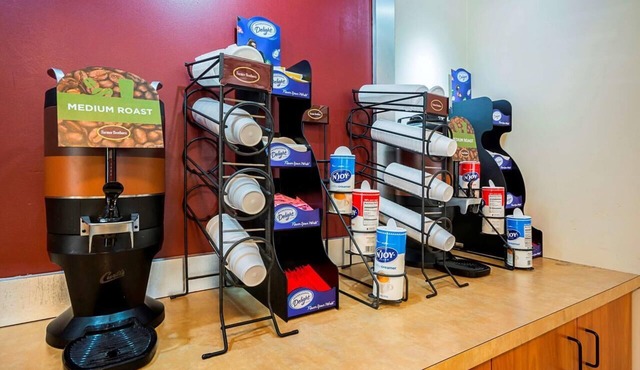 2 Affordable DFW Stay! Pet-Friendly | Free Parking/Shuttle | Close to Six Flags