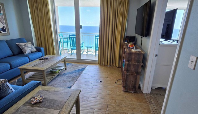 2 bedroom 2 bathroom Condo Emerald beach 2430 Free" 2 Beach chairs & 1 umbrella!