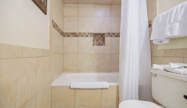 2 Bedroom 2 Bathroom Condo #809 - Beachfront Property – Perfect for Families