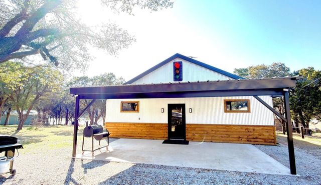 2 Bedroom House on Brazos River near Rocker B