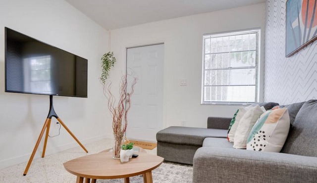 2 BR 1 BA Little Havana Near restaurants