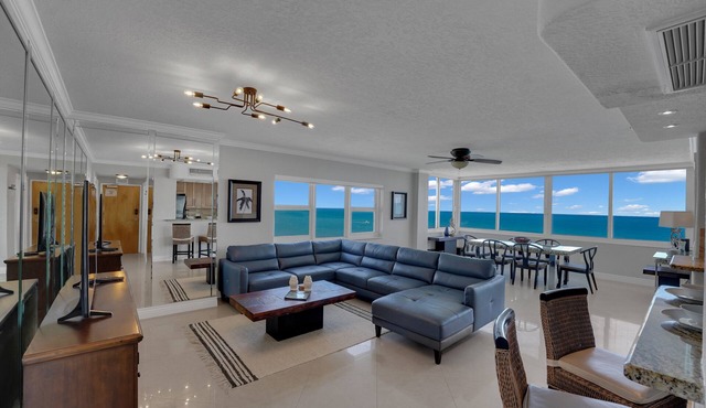 2 BR Apt w/amazing view of the beach, pool, beach bar and private Jacuzzi