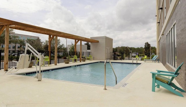 2 Breezy Queen Studios w/Breakfast & Pool, 3.3mi Flagler Waterfront