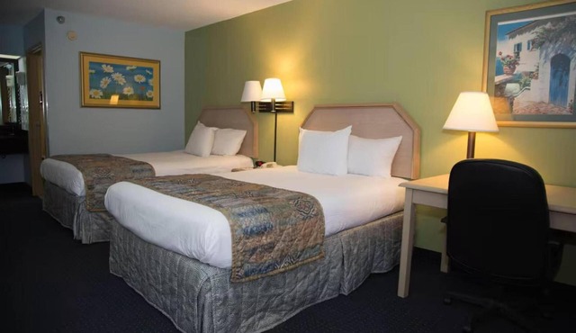 2 Group Friendly Rooms w/Free Parking | near Wild Willy's Adventure Zone