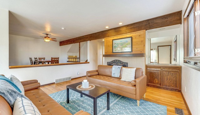 2 Mi to CU Boulder: Townhome w/Private Deck!