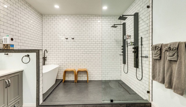 2 Mi to Dtwn Jax: Game-ready Retreat w/Yard