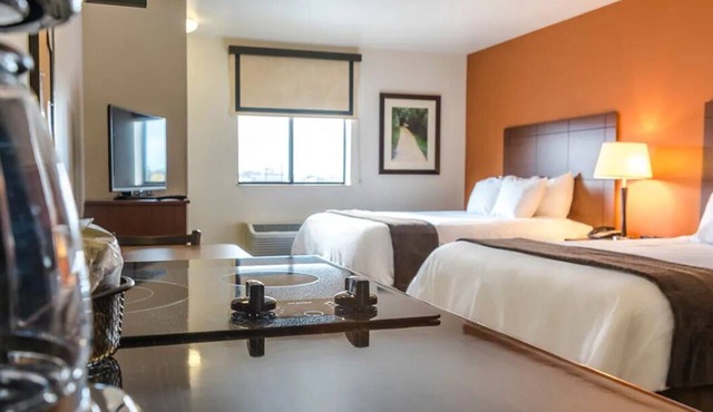 2 Pet-friendly Units with Kitchenette and FREE Parking | Near Buddy Holly Center