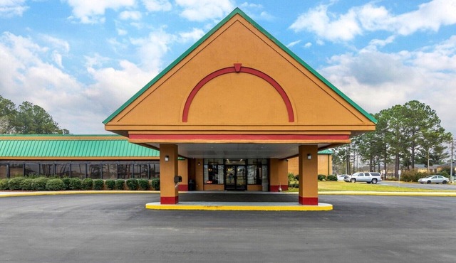 2 Queen Bed|Smoking|Douglas GA