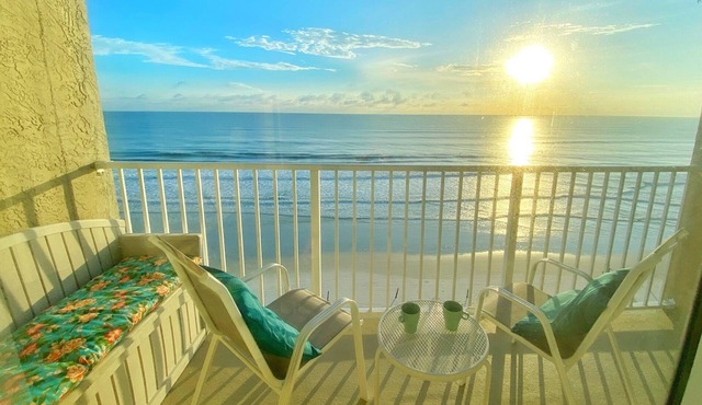 20% OFF! - Beautiful Ocean Front Studio in Daytona Beach!