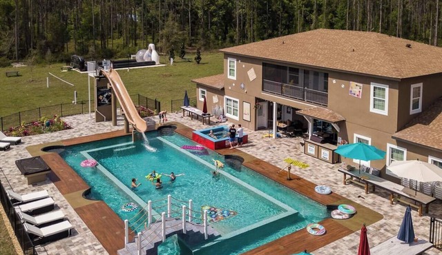 28 Bedrooms, Sleep Up to 99 -2 Neighboring Mansions