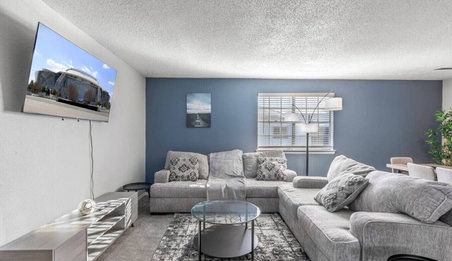 2BR - AT&T, Globe Life & Texas Live + Parking