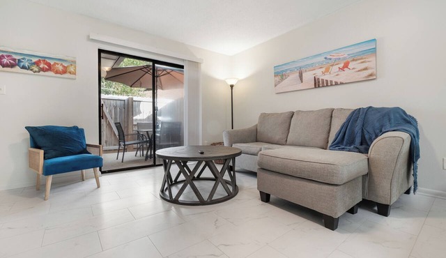 2BR King, Fenced Yard Access, Private Patio, Desk, Dogs OK, Pensacola Beach 8mi