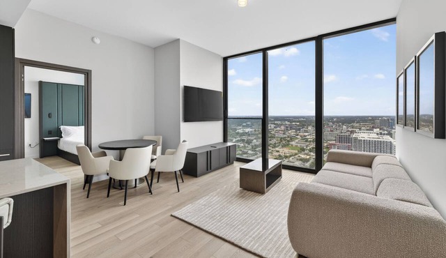 2BR Miami Luxury Suite in E11even Condo w/Resort Amenities
