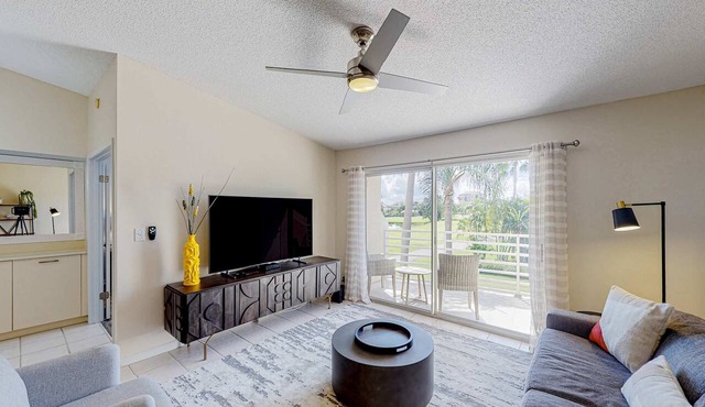 2nd Floor Condo Overlooking Country Club Greens w Free WiFi AC and Shared Pool
