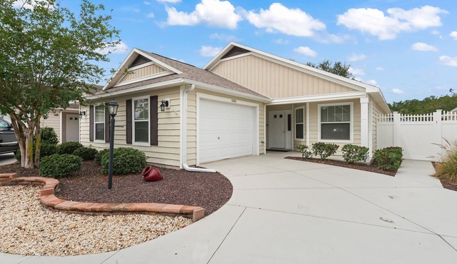3/2 COURTYARD NEAR LAKE SUMTER AND POOLS!