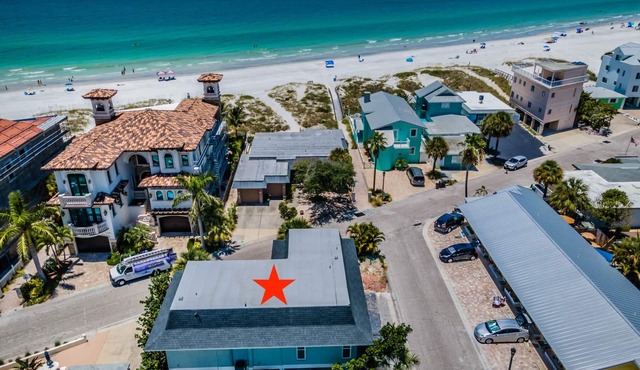 3 Bed - Cozy & Coastal Beach House Steps Away from Beach