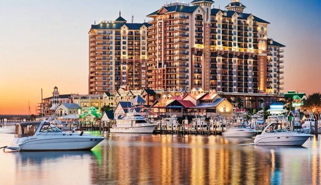 3 Bedroom Deluxe, Pool View on Destin Beach, Wyndham Emerald Grande!