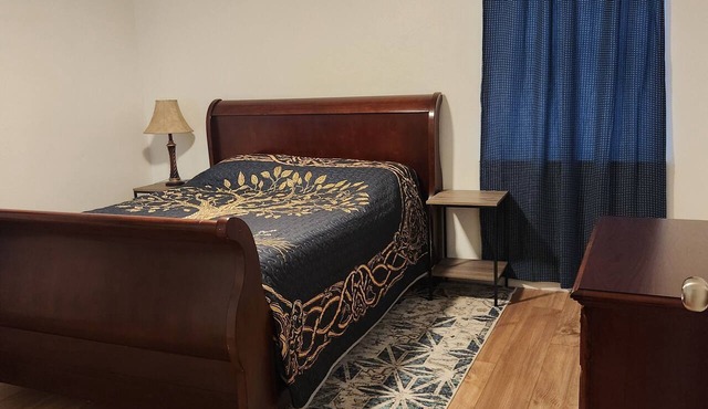 3-bedroom farmhouse in tranquil Emory with cool AC