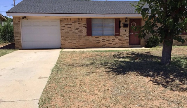 3-bedroom house in charming Midland with cool AC