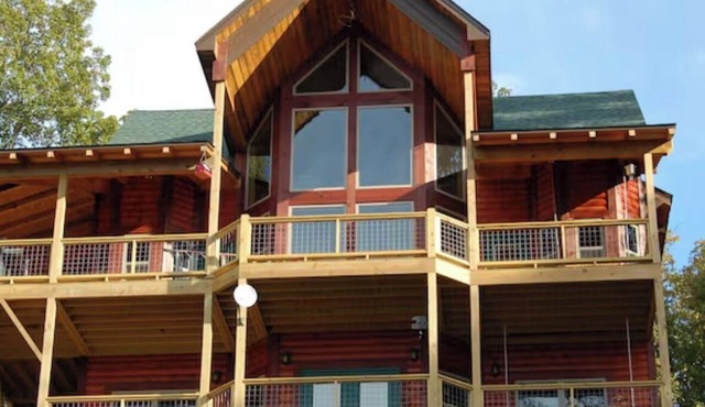 3 Bedroom - LONG RANGE MOUNTAIN VIEWS