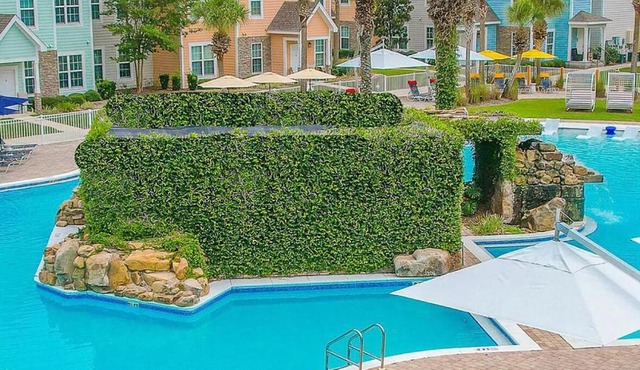 3 Bedroom Luxury Condo with Resort Pool, Game Room, and Gym