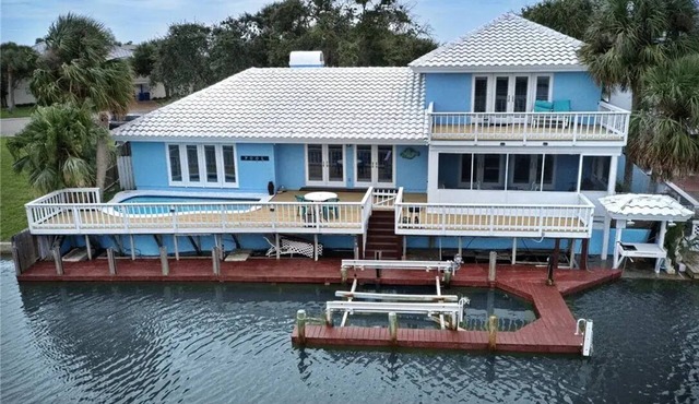 3 Bedroom Waterfront home with Pool and boat dock