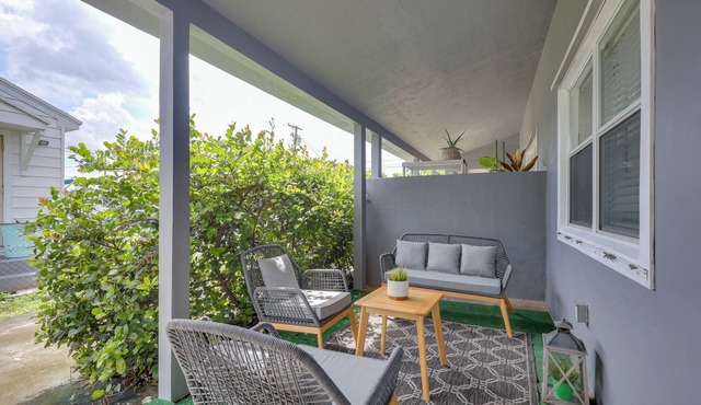 3 Mi to Beach: Quaint Home w/Patio in Hollywood