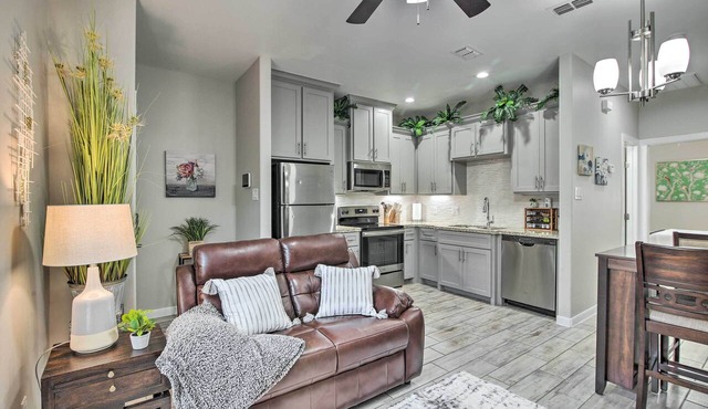 3 Mi to Downtown: Relaxing Stay in Edinburg Apt!
