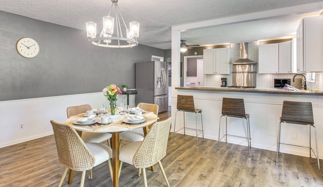 3 Mi to OU Campus: Norman Home w/Sleek Interior!