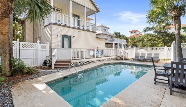 3-Mins to Beach~Pet Friendly Home~Private Pool~Optional Golf Cart~Destin's Crystal Beach.