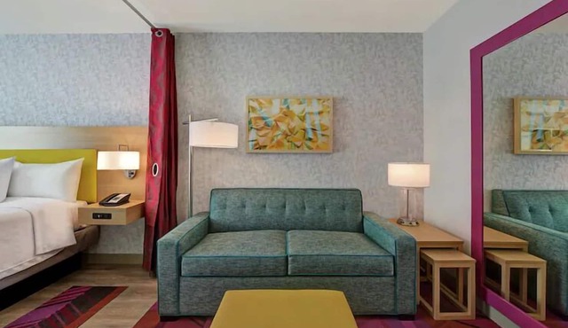 3 Pet-Friendly King Studios w/Outdoor Pool, 3.2mi West Palm GreenMarket