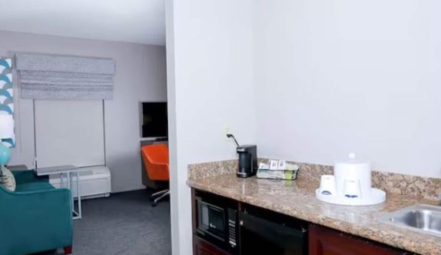 3 Poolside Suites Near Busch Gardens, ZooTampa, Golf & Premium Outlets