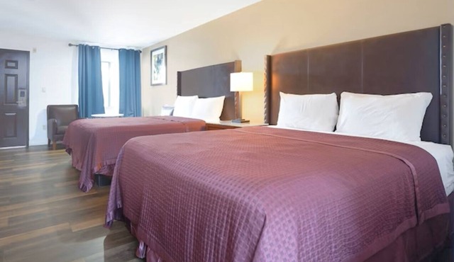 3 Rooms for Simple Stay: 2 Full Beds Non-Smoking, Clean Comfort.