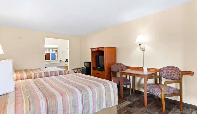 3 Rooms Near St. Augustine Beach - 1.7 mi | Free Breakfast, Parking, Onsite Pool