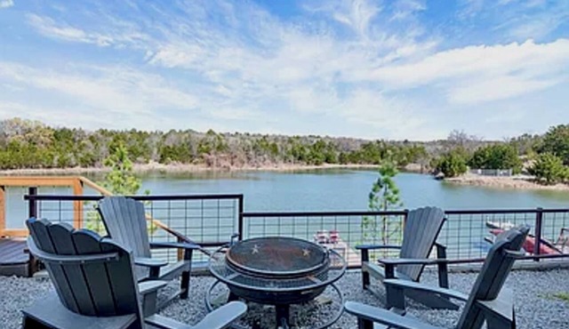 3-Story 4-bedroom Split-Level Waterfront Townhome