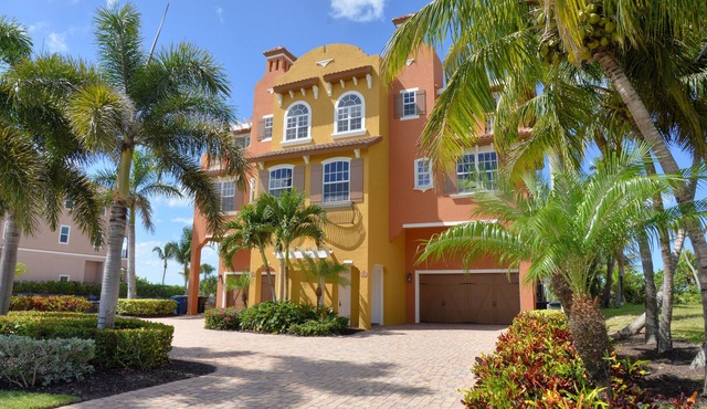 30 STEPS - BEACHFRONT LUXURY OASIS! PRIVATE POOL AND HOT TUB!