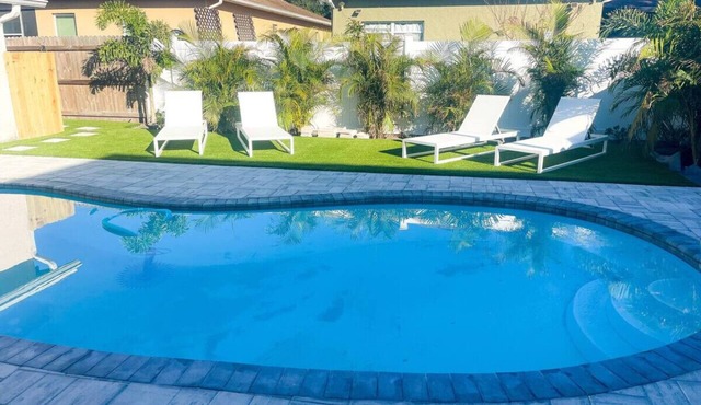3321 W Walnut Studio · Charming 1 BR W Pool - Walk to Raymond James!