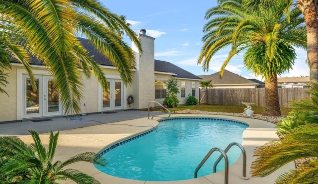 3BD-2B Tropical Island Style home with Private Pool