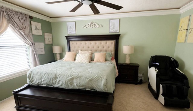 3BR& 2BA Massage Chair & bed+Jet tub! RV Parking/Hookups available upon request!