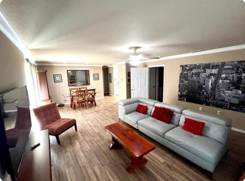 3BR 2BA Modern Spacious Lake Home 4Miles LEGOLAND - 1724