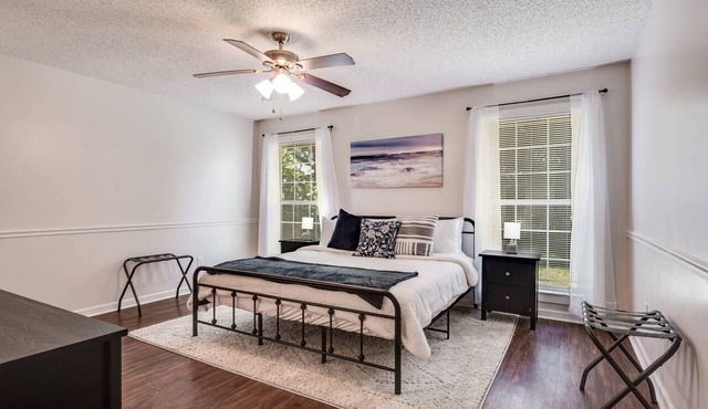 3BR Dog-Friendly Home w/Fenced Yard Near Park & Doctor's Lake