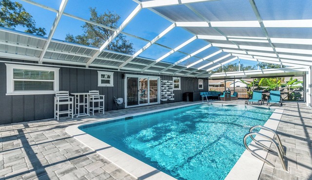 3BR l Pool | Family & Corporate Travel | Sleeps 8 PETS OK!