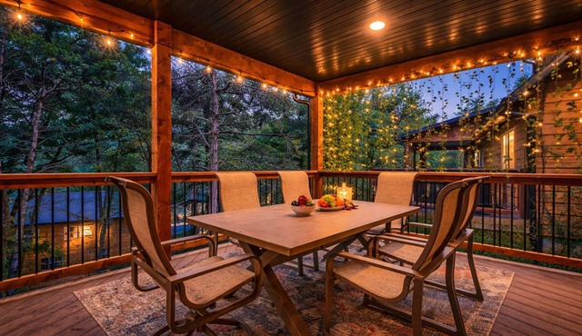 3BR Luxury Cabin, pools, fishing, clean family fun