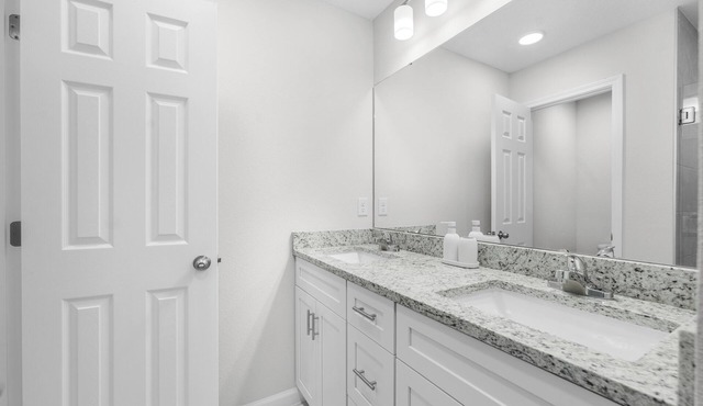 3Mi from Beach Beautiful 4BR@ Central Great Location