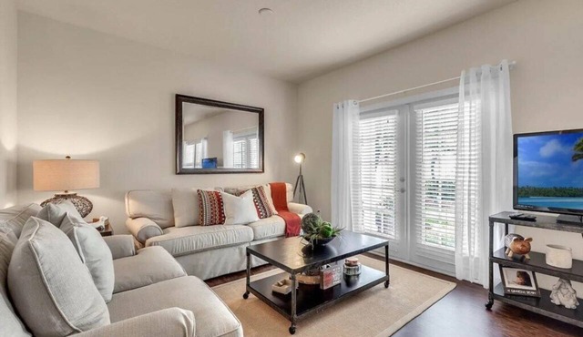 4 BD/3 BA/Lucaya Village (23-101)