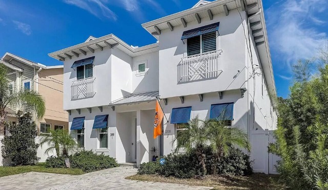 4 Bed 2.5 Bath SOHO Walkers Paradise
