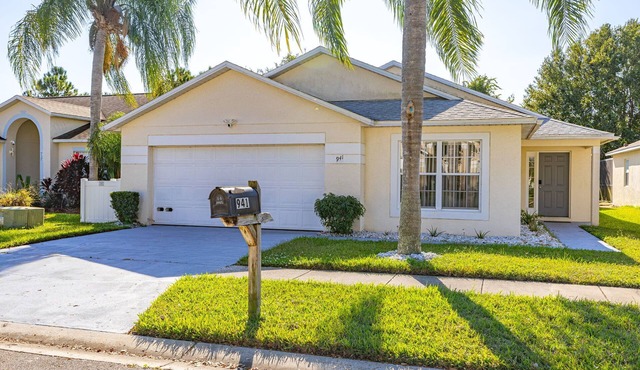 4 bedroom Florida hideaway with private pool